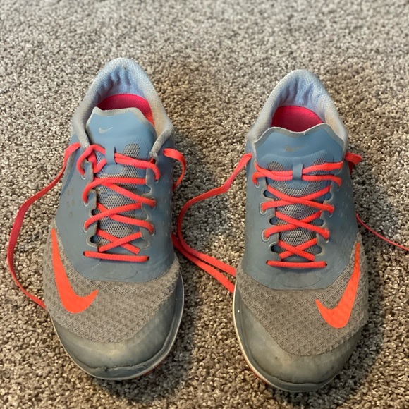 Nike shoes - Picture 2 of 2